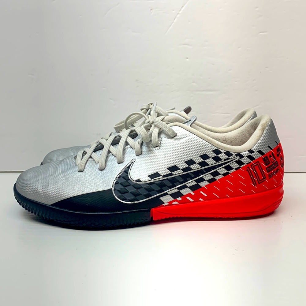 Nike Neymar Jr indoor soccer cleats size 4.5y